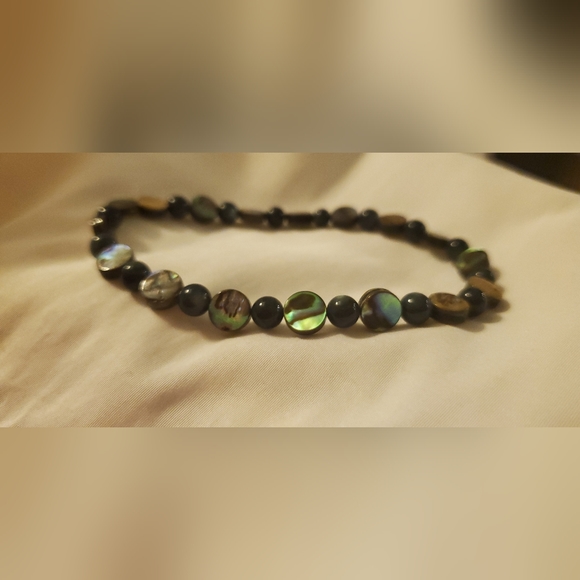 Shell Handmade Stretch Bracelet - Picture 7 of 7